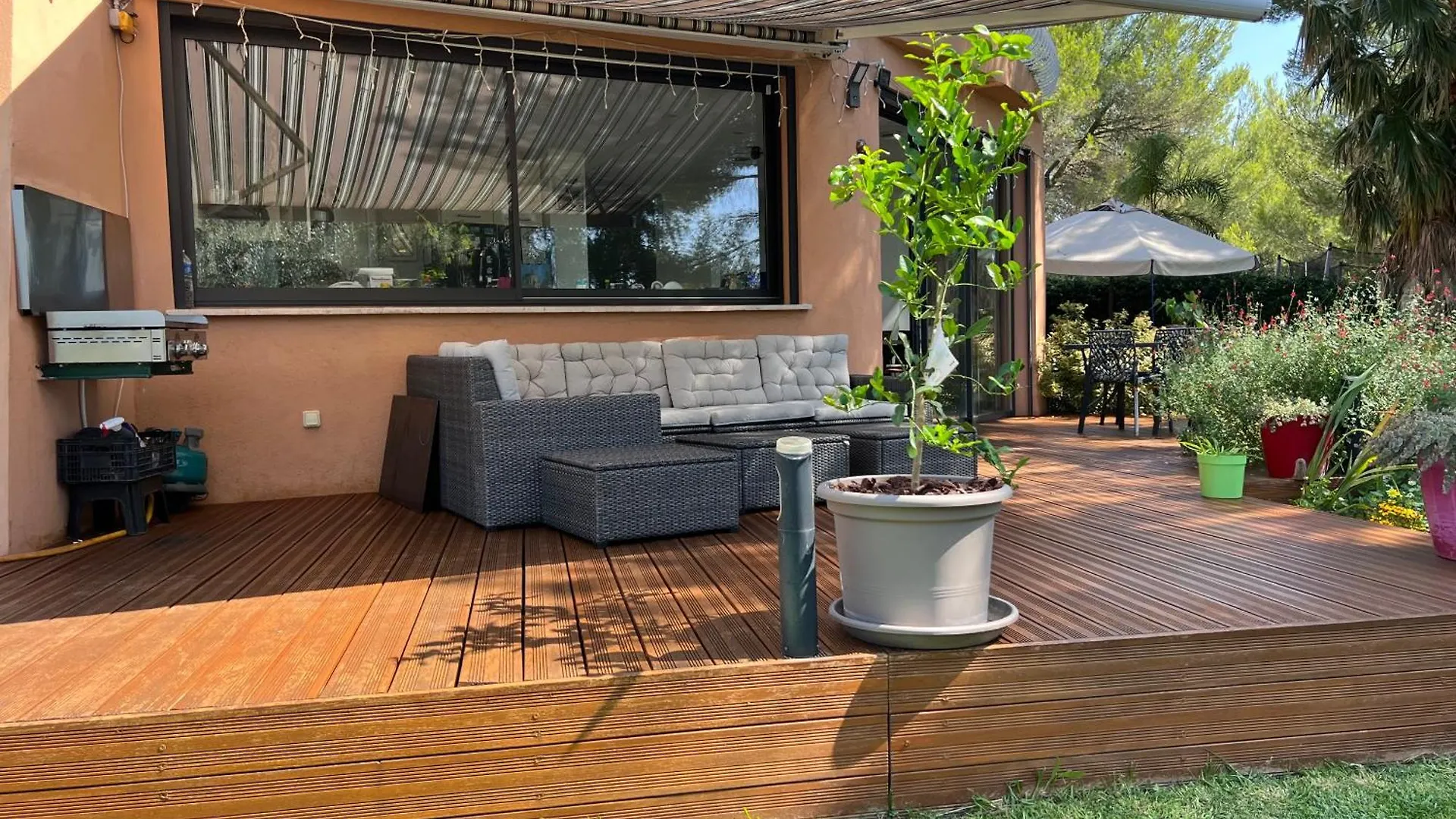 Maison Provencale De 130M Jardin Arbore Rognac